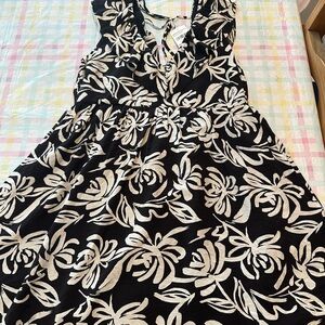 Black & Cream Above Knee Floral V-Neck Women's Dress With Pockets And Open Back